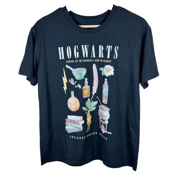 NWT Womens Hogwarts Wizarding World T Shirt Medium Harry Potter Black Potion - Picture 1 of 6